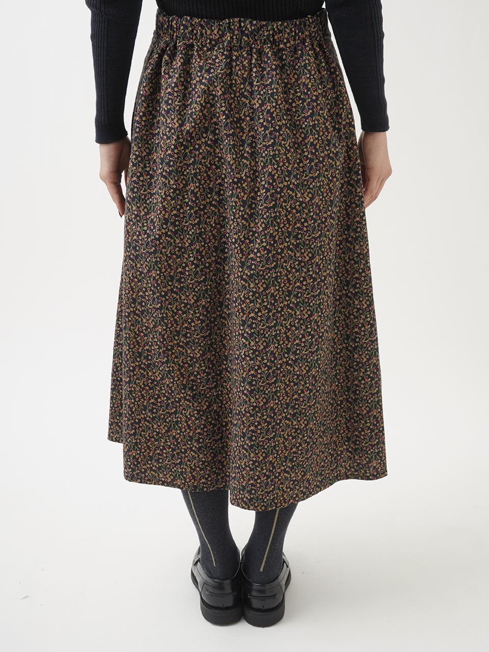 50／－ビエラ山茶花柄 インバータックスカート