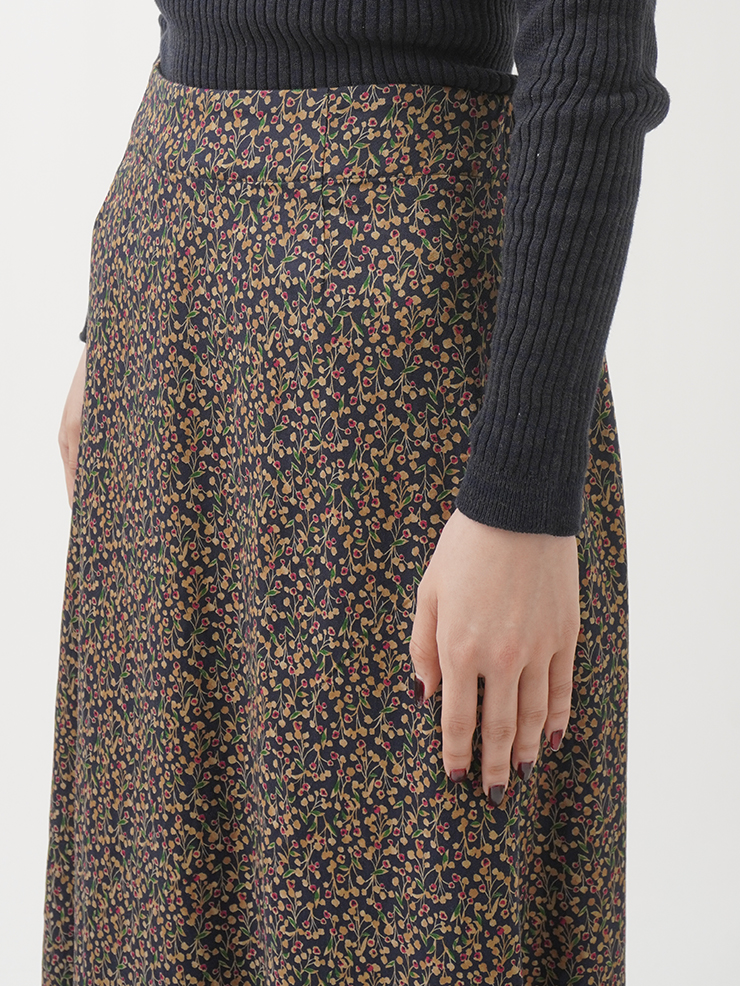 50／－ビエラ山茶花柄 インバータックスカート