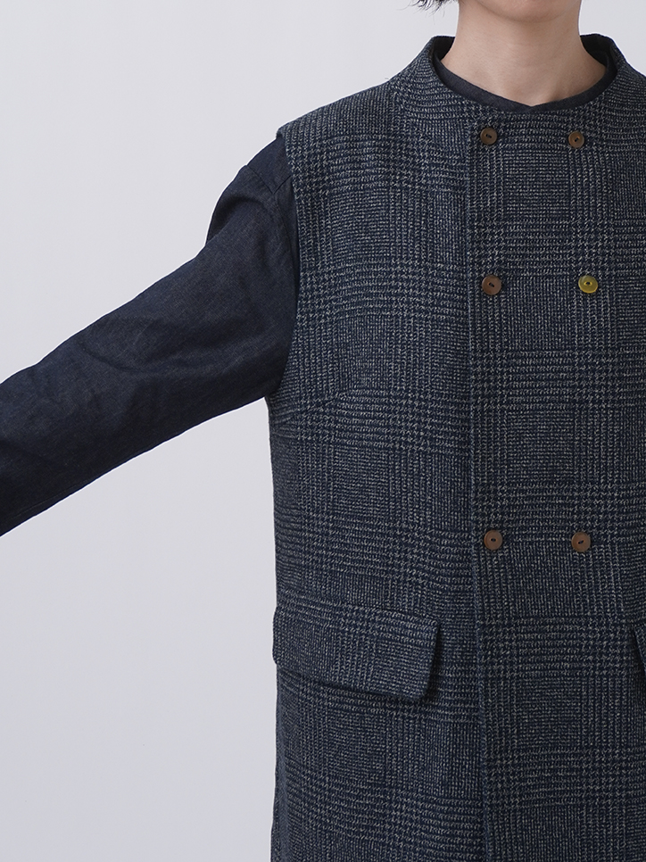 撚り杢インディゴコットンツィード オフスタンド襟ベスト