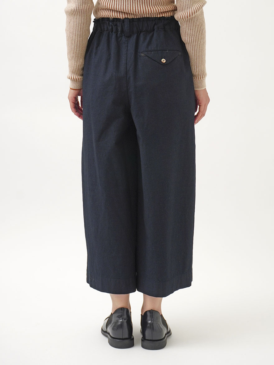 16／-インディゴ平織タックパンツ