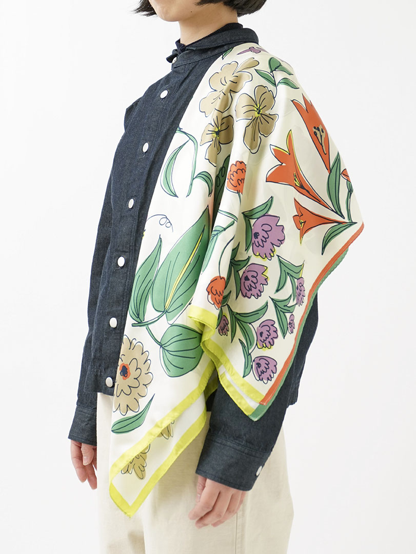 花巡り柄シルクスカーフ