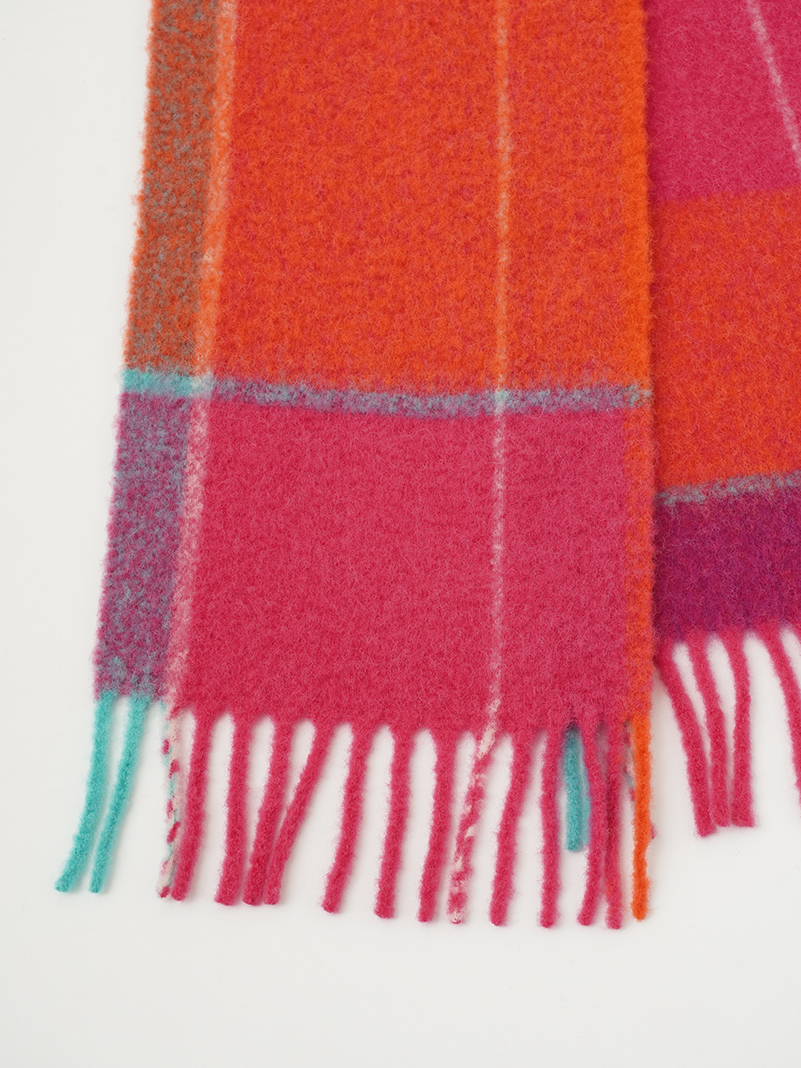 1／8アルパカウール ブークレ起毛チェックマフラー