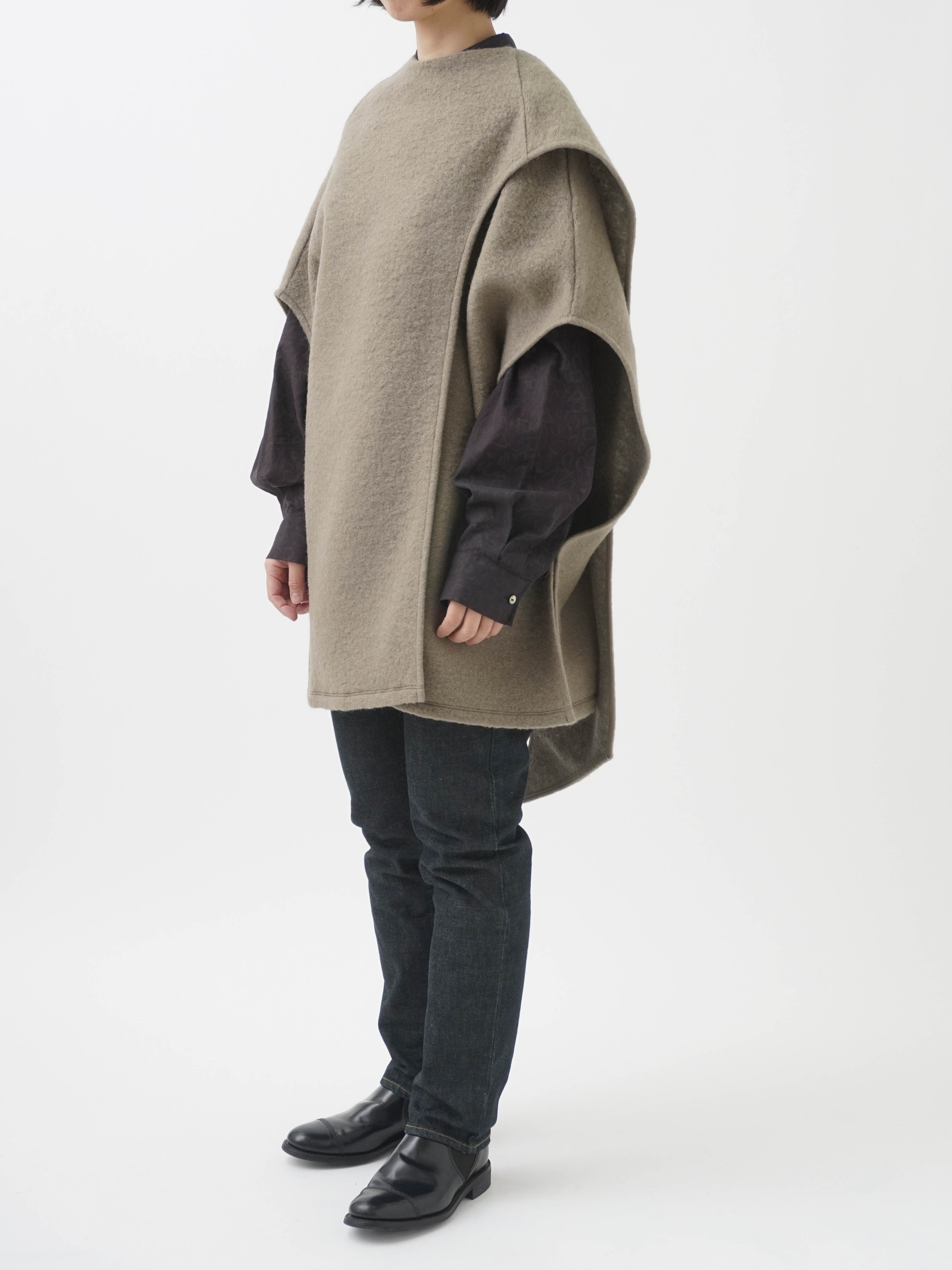 圧縮ニット ノースリーブケープコート