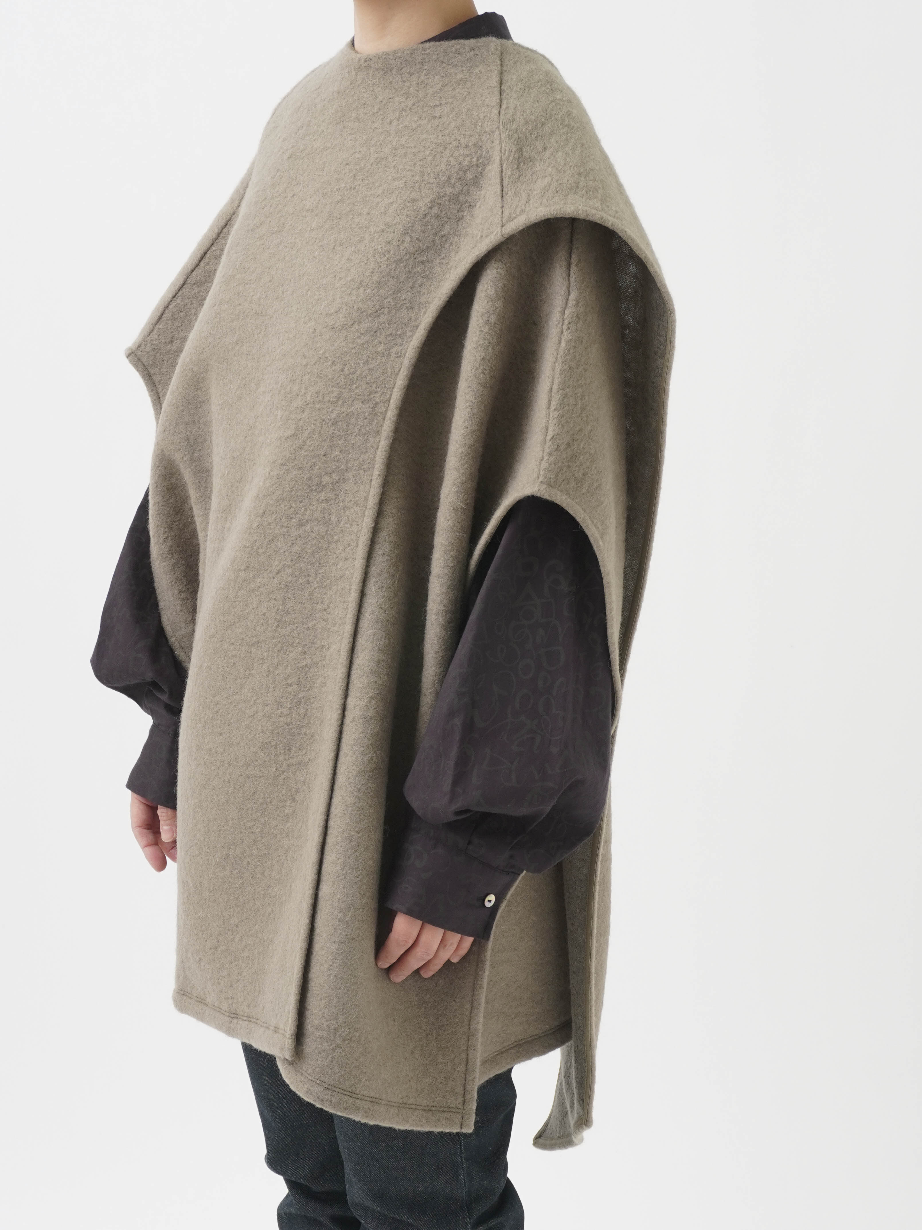 圧縮ニット ノースリーブケープコート