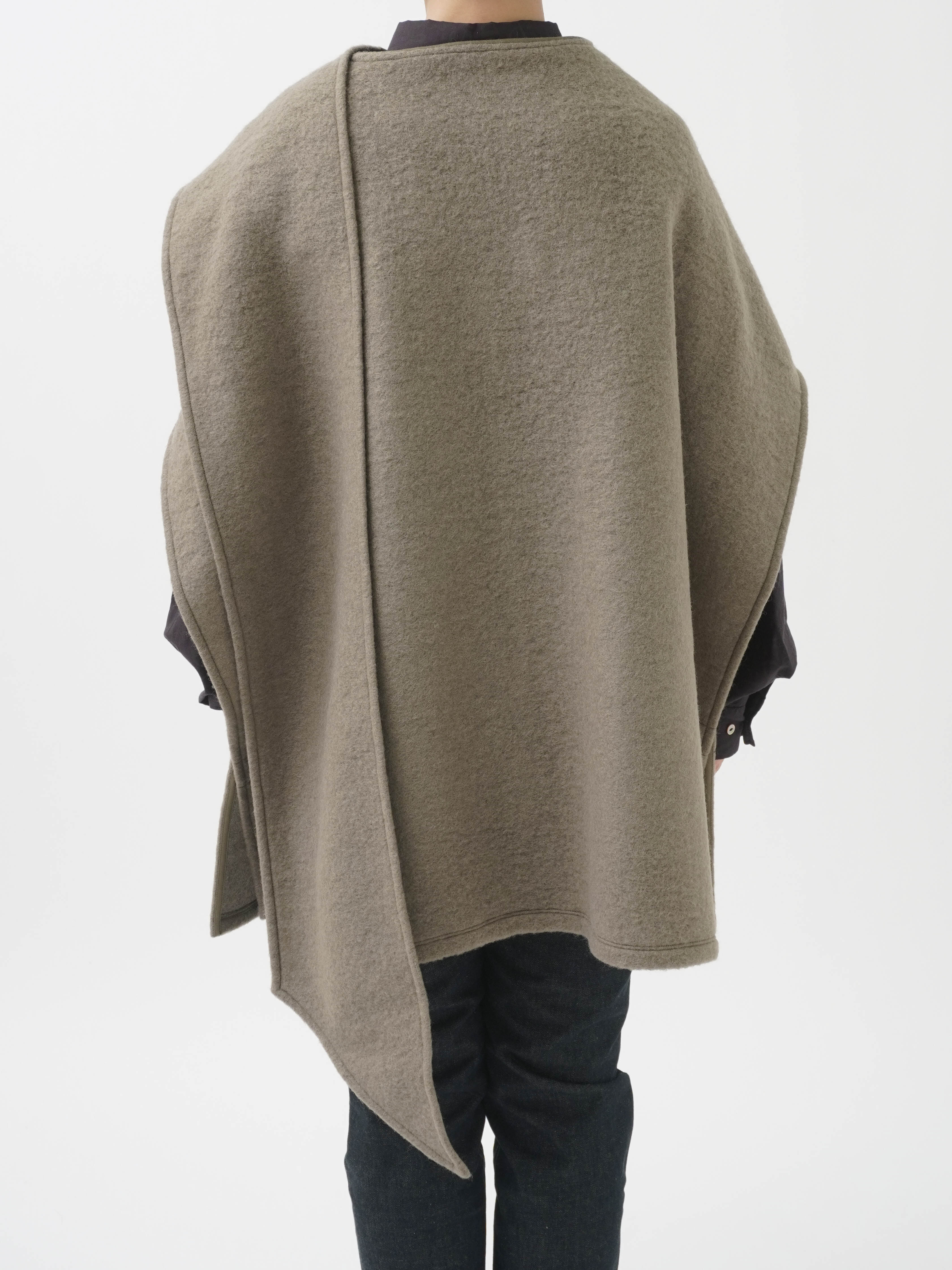 圧縮ニット ノースリーブケープコート