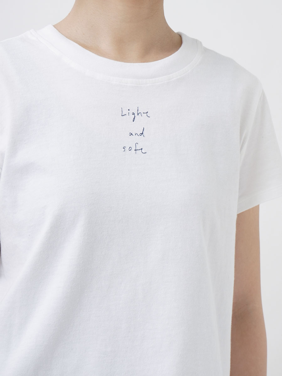 マッチ刺繍コットンJERSEY Tシャツ Cotton jersey T-shirt with Gucci embroidery in off white