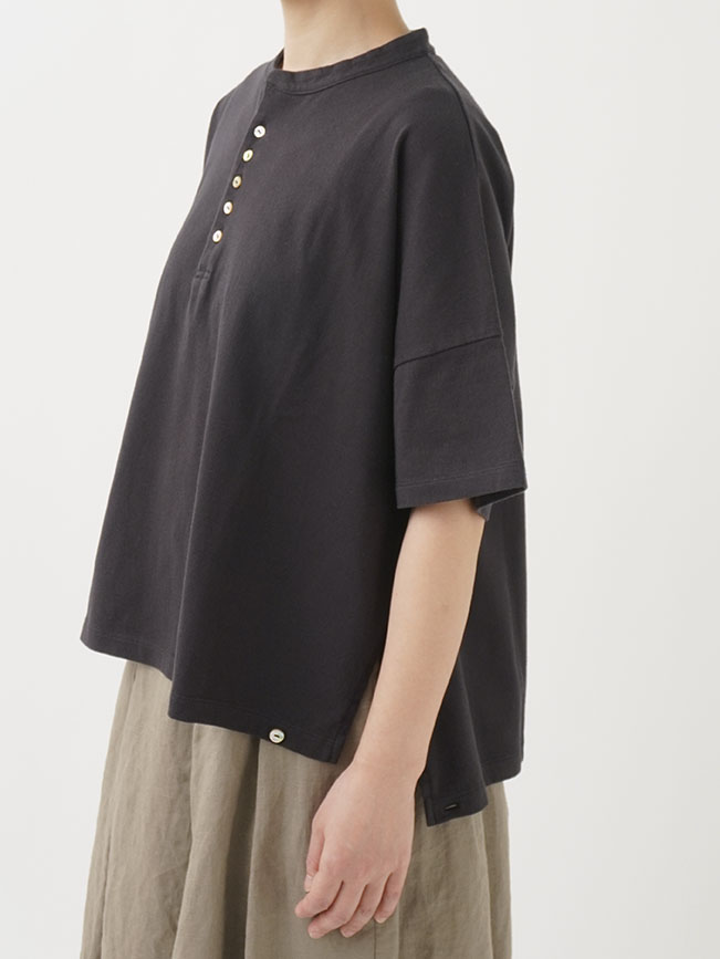 40／－CLASSIC天竺 ヘンリーネック釦付Tシャツ