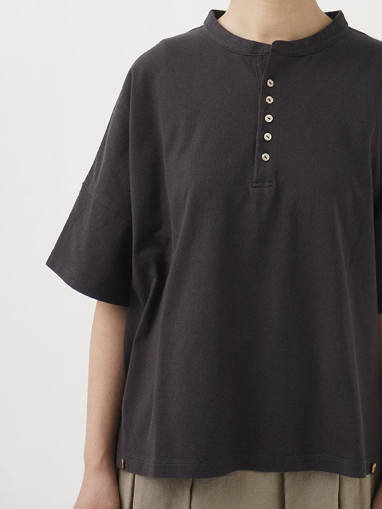 40／－CLASSIC天竺 ヘンリーネック釦付Tシャツ