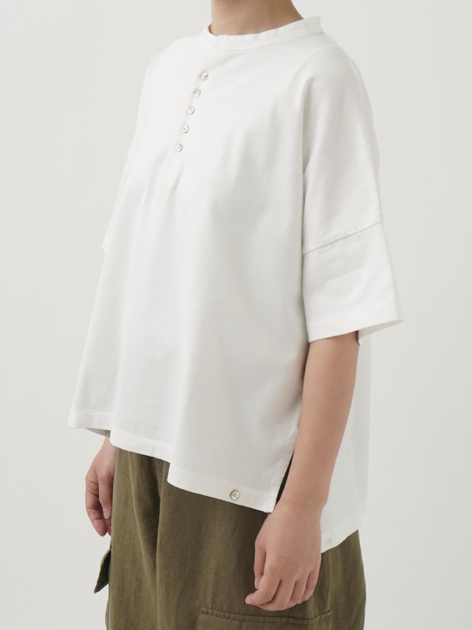 PAR ICI ヘンリーネックボタン付きTシャツ　ブラック新品未使用 ヘンリーネックニットボディースーツ(Tシャツ/カットソー