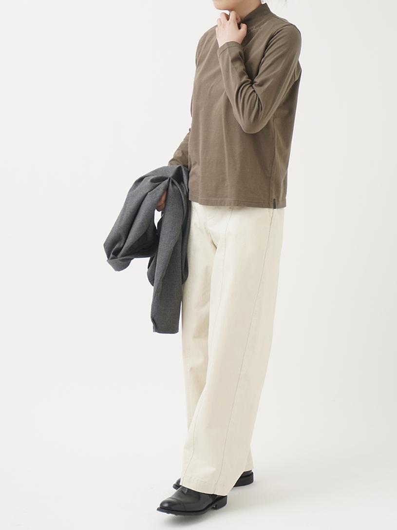 コットン天竺 ハイネック刺繍長袖Tシャツ