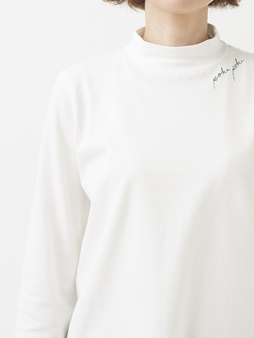 TOSTUSSY ハイネックスウェットシャツ長袖オフホワイト白刺繍ロゴ短丈 コットン天竺 ハイネック刺繍長袖Tシャツ