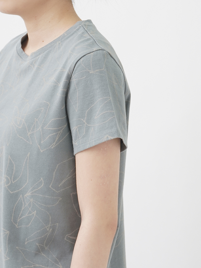40／－プレーティング天竺 マグノリア柄半袖Tシャツ