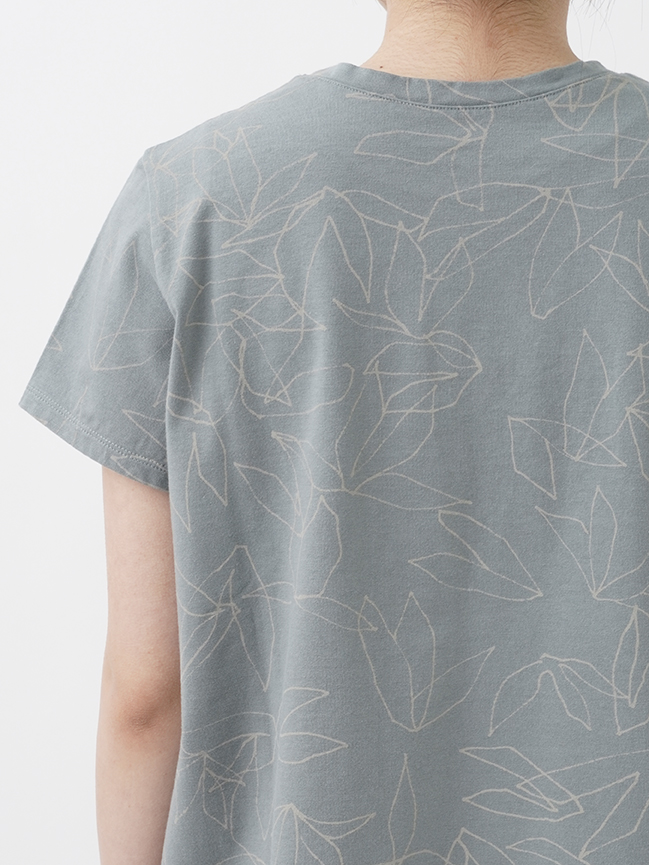40／－プレーティング天竺 マグノリア柄半袖Tシャツ