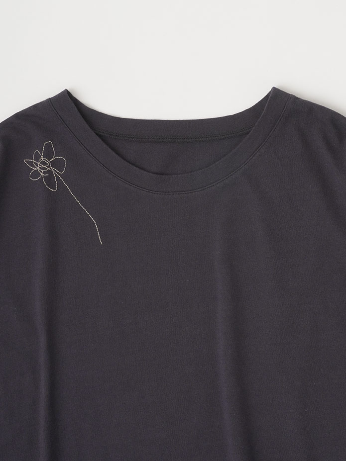 30／－ナチュラルソフト天竺 花刺繍ワイドTシャツ