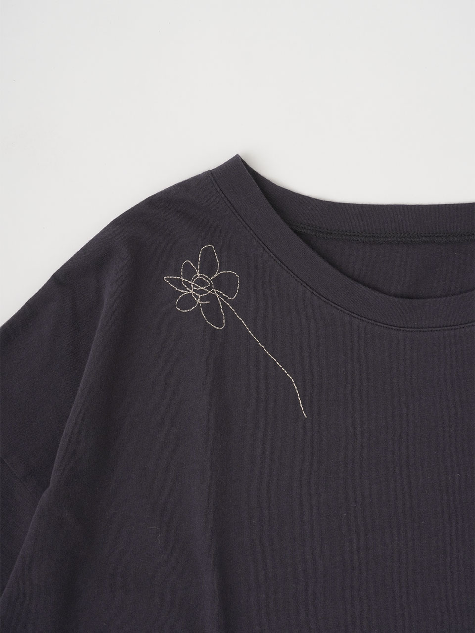 30／－ナチュラルソフト天竺 花刺繍ワイドTシャツ
