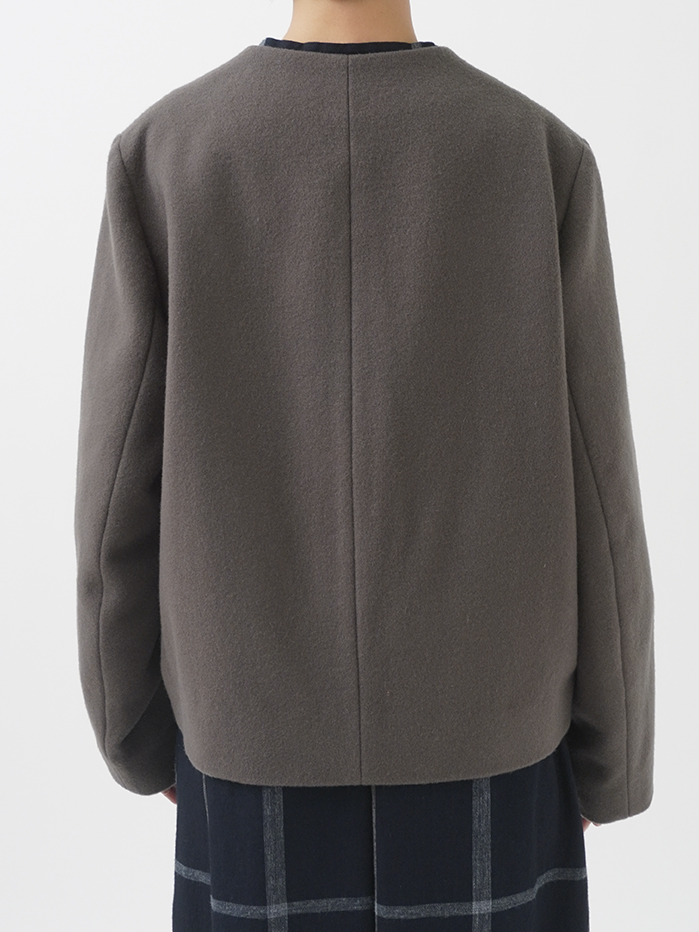 くうるう　0331 ラムウールビーバー 袖ラウンドシェイプショートコート