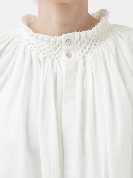 60Sサテン スタンド襟スモッキングブラウス
