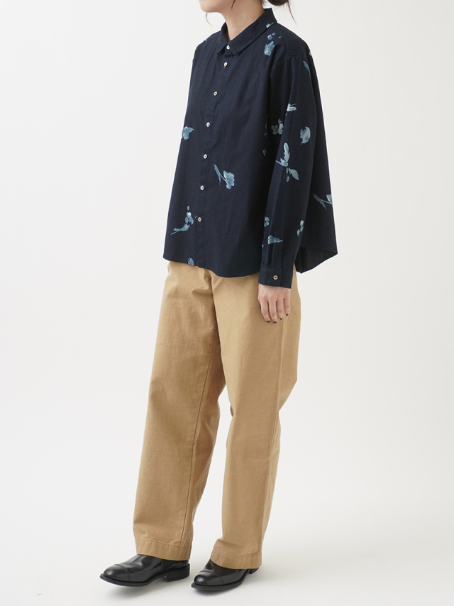 【オンライン限定】１６／－インディゴ平織野山柄ワイド襟ラウンドオーバーシャツ