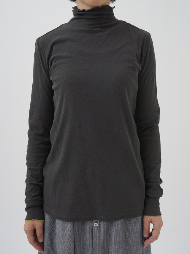 ８０／－シアーストレッチフライス　タートルネックＴシャツ