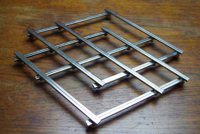 フランス　ブロカント　折り畳み鍋敷き　（シルバープレート）