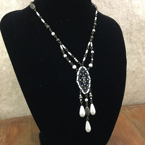 フランス　ブロカント　白ビーズ　ネックレス