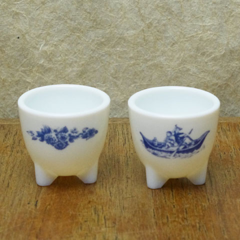 アルコパル　エッグ　スタンド　（3本足）　アジア柄