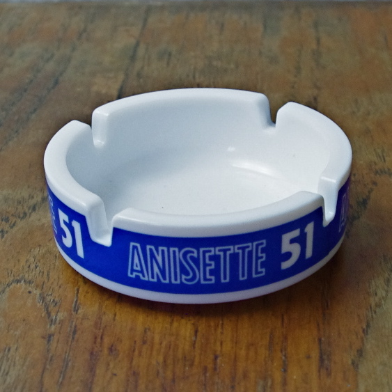 BERGER anisette ミルクガラス三角灰皿