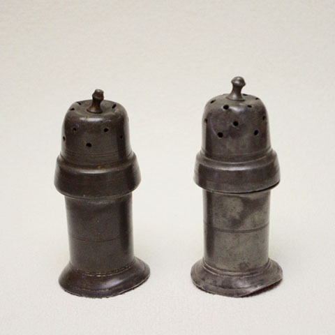 フランス　アンティーク　17世紀　　塩・こしょう・入れ　　（エタン製）