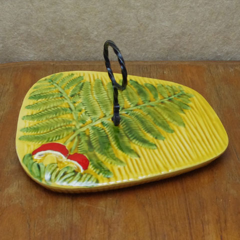 フランスブロカント　チーズプレート　（赤キノコ）