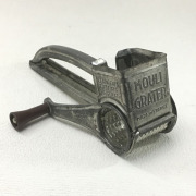 フランス ブロカント　　ブリキ製　“mouli grater”チーズ用ミル