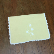 フランスブロカント　刺繍　ティーナプキン　（薄黄色）　　　　