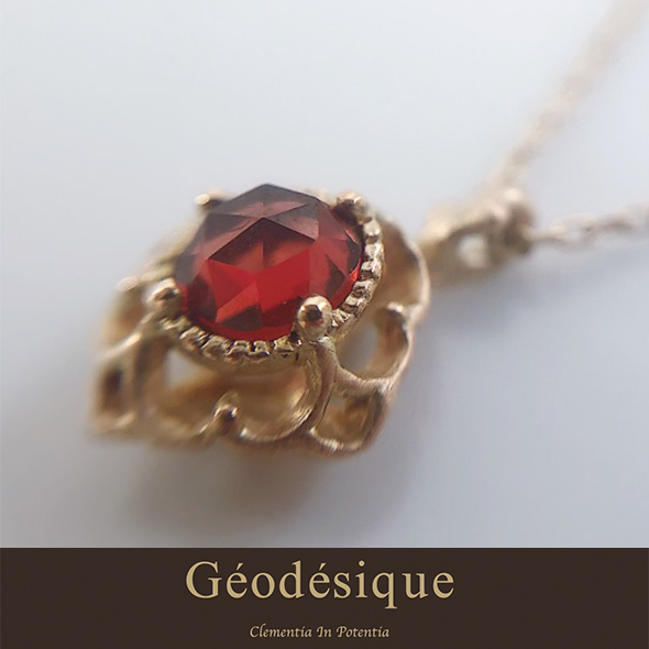 Geodesique ジィオデシック アネモネガーネットネックレス
