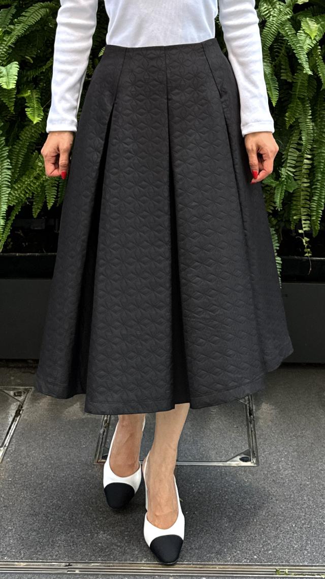 タック立体スカート