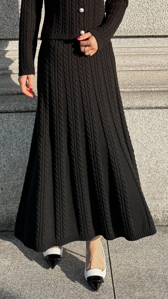 ケーブルニットスカート