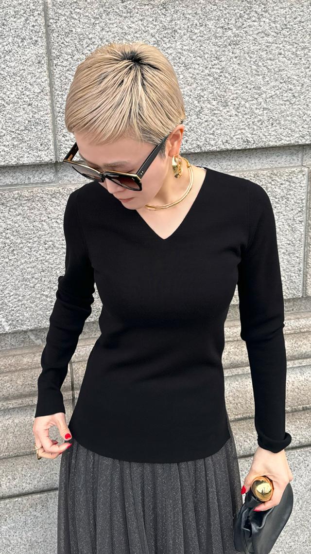 Vネック美シルエットニット