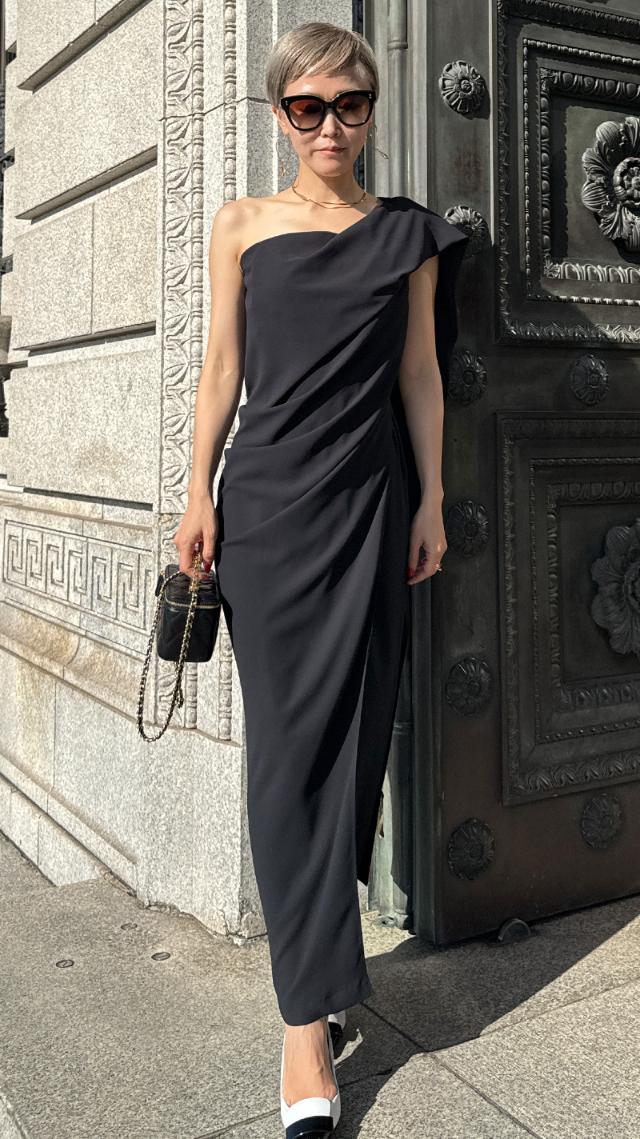 ドレープワンショルダーワンピース