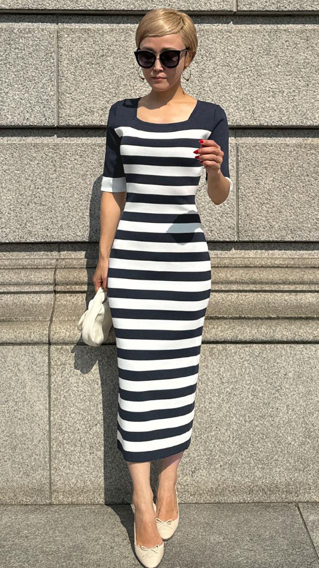 スリットパールニットドレス