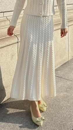 ケーブルニットスカート