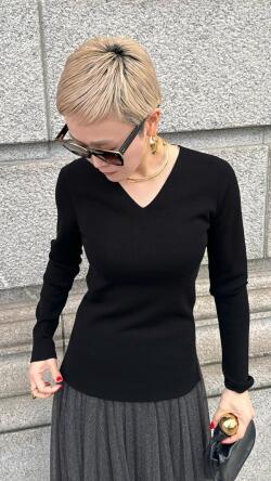 Vネック美シルエットニット