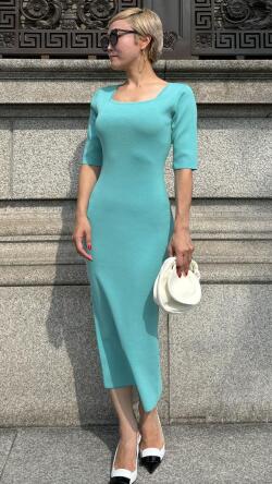 スリットパールニットドレス