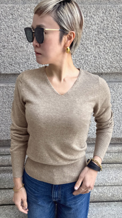 Ｖネックカシミヤニット