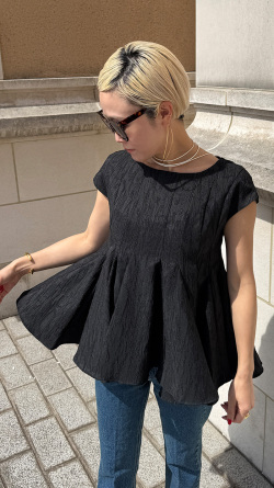 ジャガードスクリュートップス