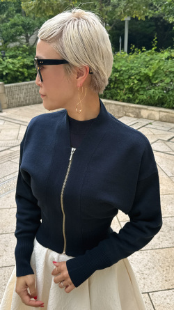 ジップ付きニットプルオーバー