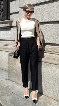 美脚テーパードパンツ