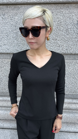 日本製美バストラインVネックカットソー