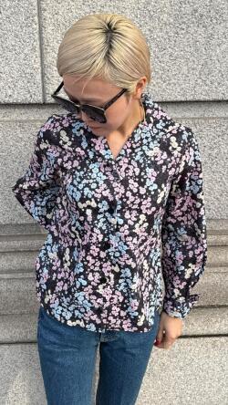 JENNEオードリーフラワーブラウス