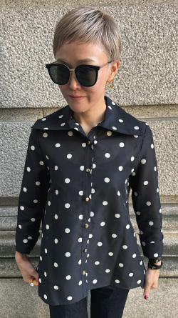 日本製ラグジュアリードットブラウス（北陸生産生地）・ネイビー