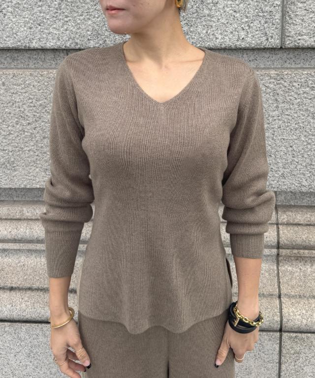 Vネックウールニット｜JENNE(ジェンヌ)公式通販：パリジェンヌのように