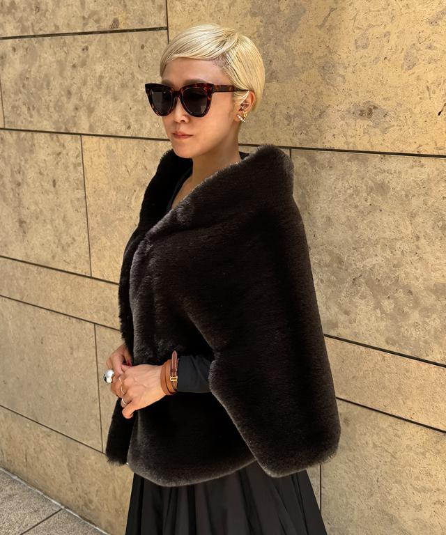 リッチボリュームファーケープ　黒 リッチボリュームファーケープ｜JENNE(ジェンヌ)公式通販：パリ