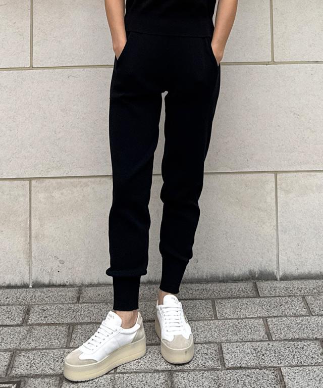 美脚シャリ感ニットパンツ｜JENNE(ジェンヌ)公式通販：パリ